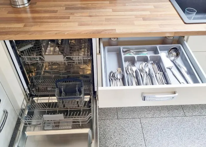 Wohnung Famous, 100Qm, Klima, Loggia, 24H Checkin, Bis 5 Personen