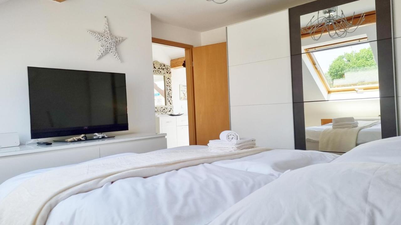 Famous, 100qm, Klima, Loggia, 24h Checkin, Bis 5 Personen *