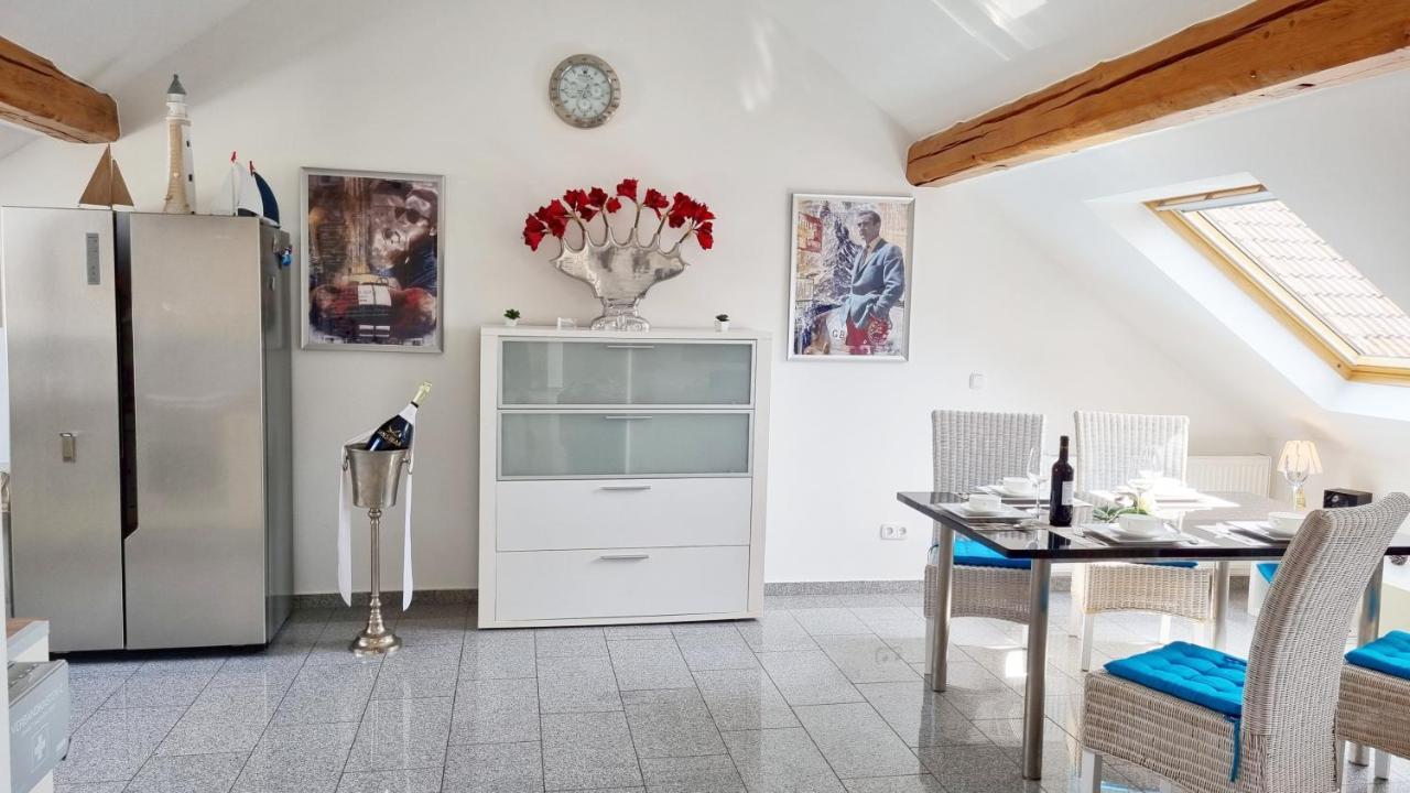 Famous, 100qm, Klima, Loggia, 24h Checkin, Bis 5 Personen Braunschweig