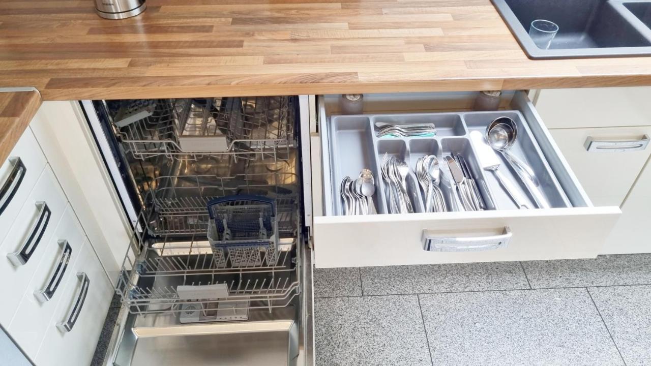 Apartment Famous, 100qm, Klima, Loggia, 24h Checkin, Bis 5 Personen Braunschweig